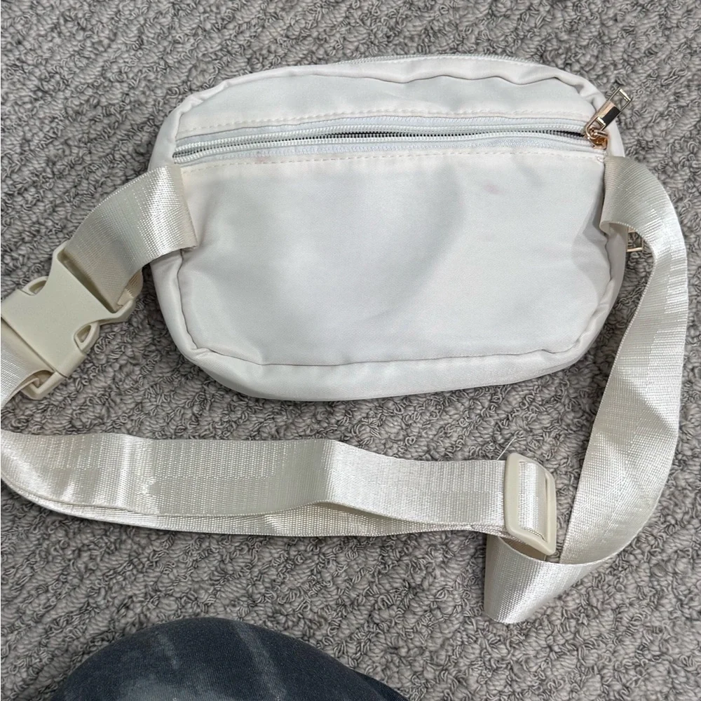 N/A stylish white